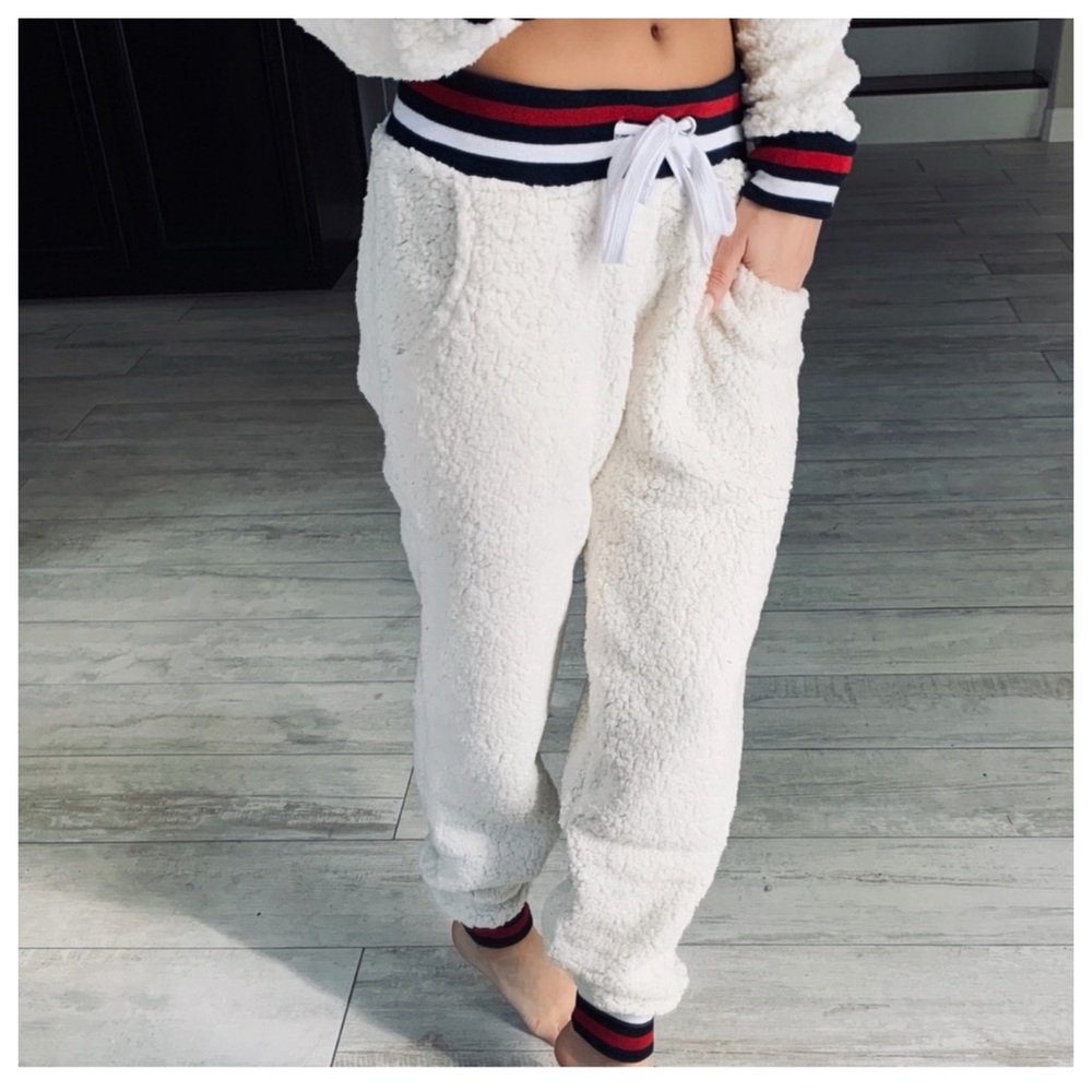 Reflex SNOW BELL Sherpa in Off White Jogger Sz M